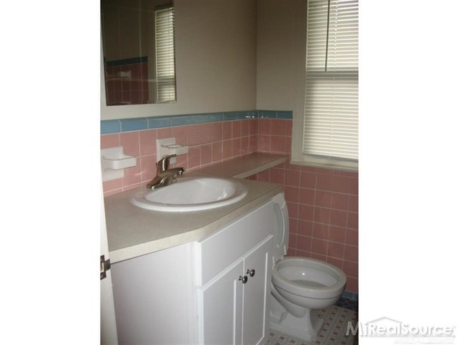 Building Photo - 971 Vernier Rd