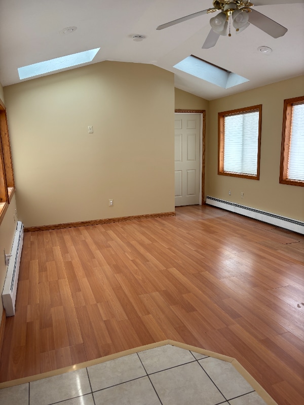 Foto del edificio - 244 E Broadway