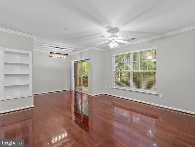 Foto del edificio - 12120 Garden Ridge Ln