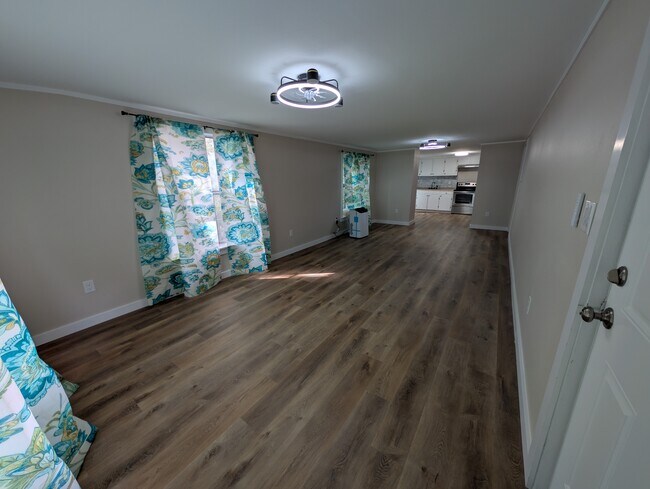 Building Photo - 41 E Sloss Ave