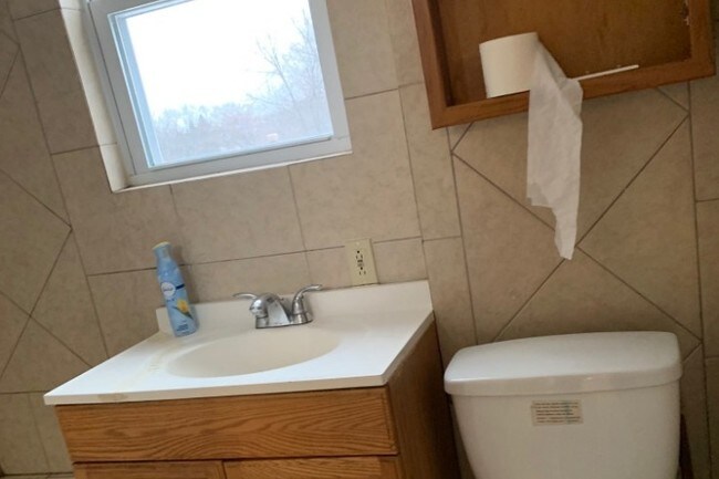 Building Photo - 393 E Thornton St