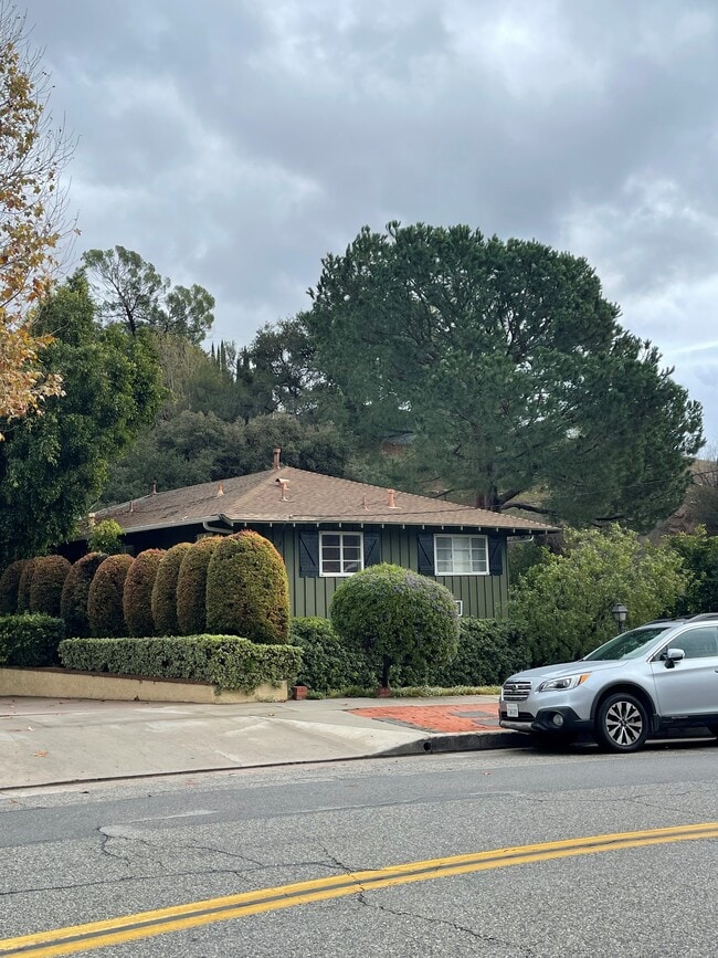 Lovely setting - 3918 Park Pl