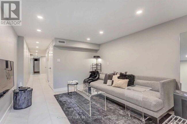 Building Photo - 132 Shaw St