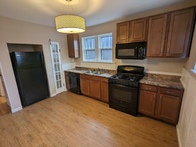 Building Photo - 5127 Goethe Ave