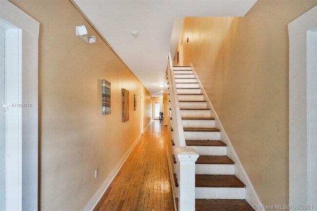 Building Photo - 229 NE 32nd St