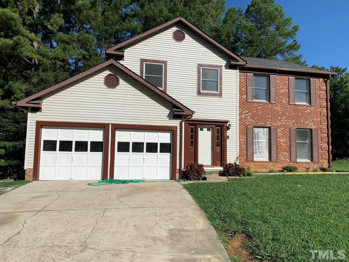 Primary Photo - 100 Wigan Cir