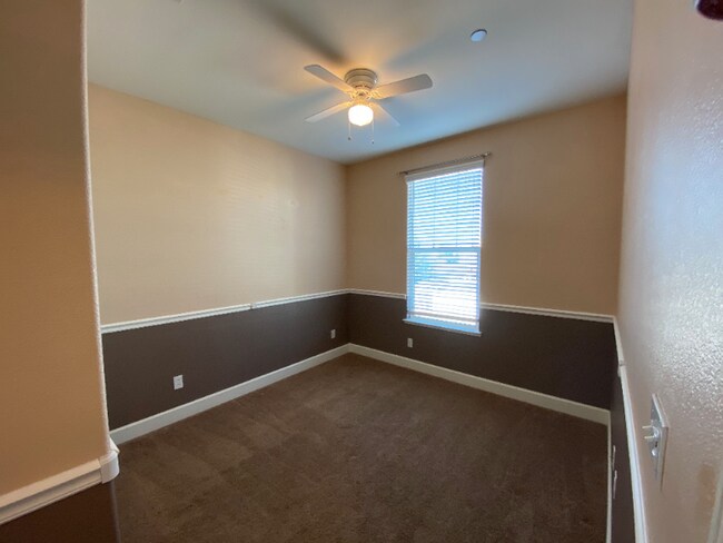 Foto del edificio - 6119 Lonetree Blvd