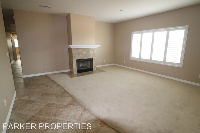 Building Photo - 3 br, 2.5 bath House - 3553 E Victoria Drive