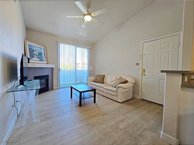Foto del edificio - 4960 Harrison Dr
