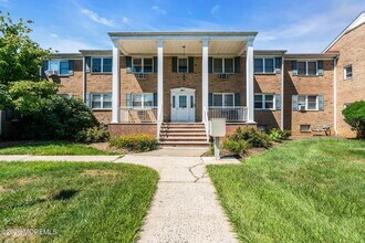 Building Photo - 60 Manchester Ct