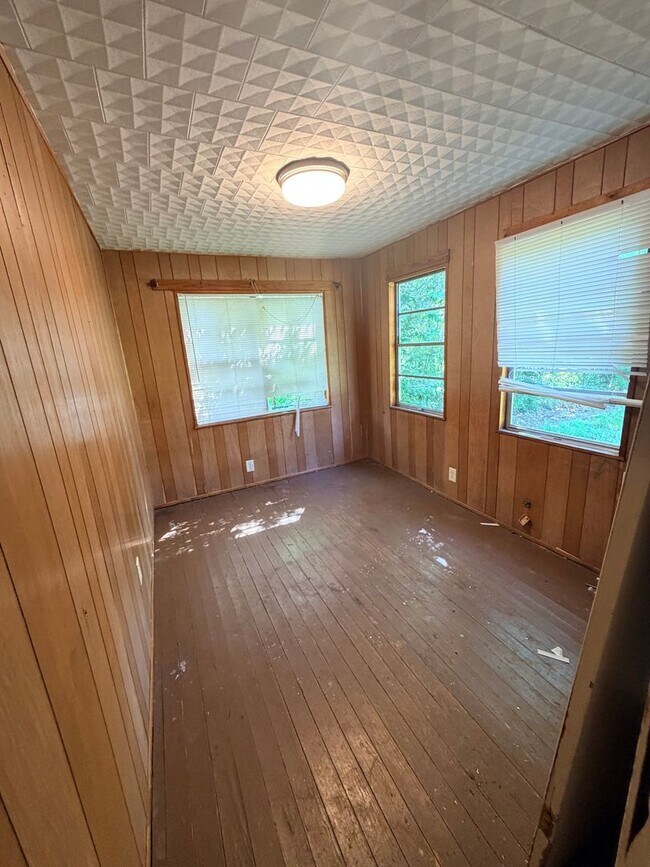 Building Photo - 3 Bedroom Sunset Acres Home