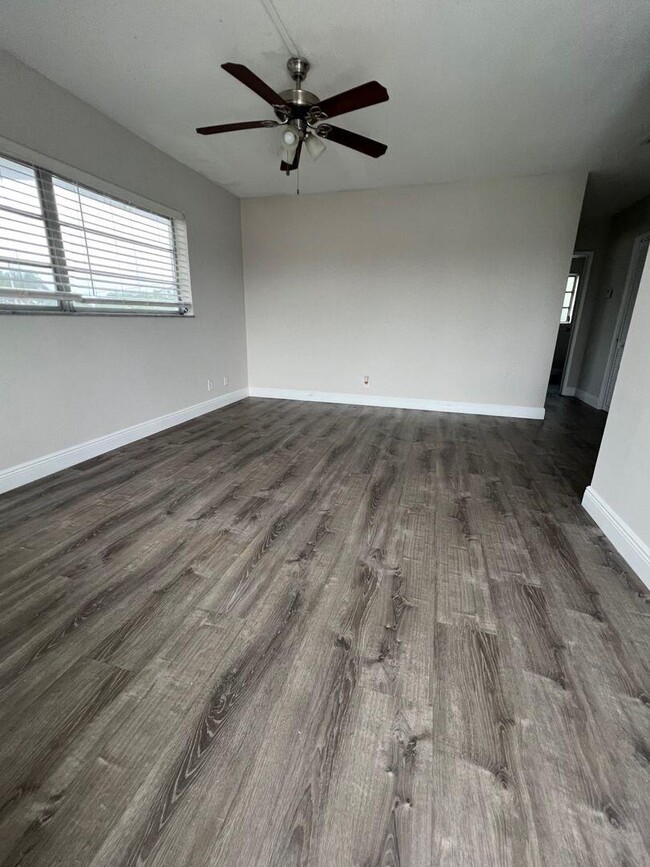 Building Photo - 480 W Camino Real