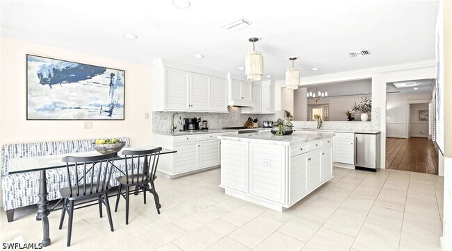 Foto del edificio - 2700 Treasure Ln