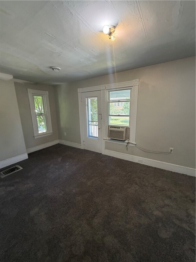 Building Photo - 454 Riverside Ave