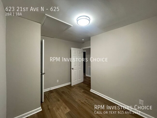 Building Photo - Recently Renovated 2/1 Apartment Located i...