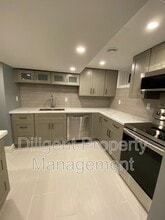 Building Photo - 369 Applegrove Ave