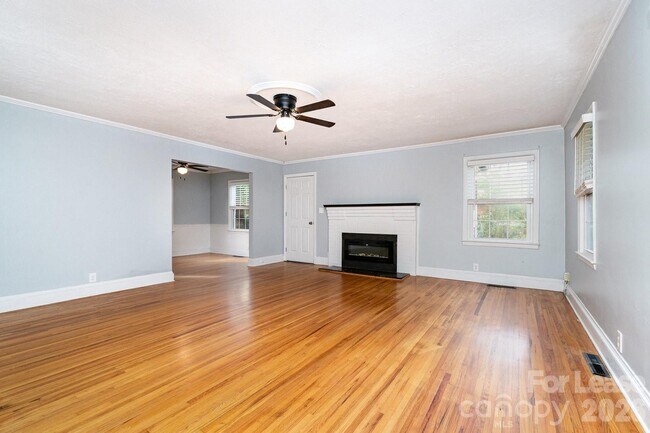 Foto del edificio - 1005 Home Trail