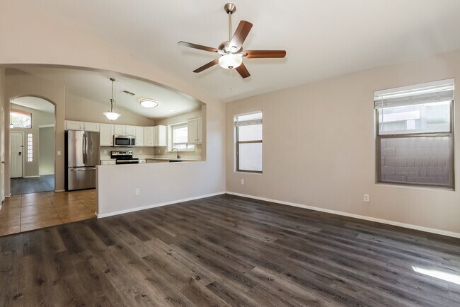 Building Photo - 614 E Jeanne Ln