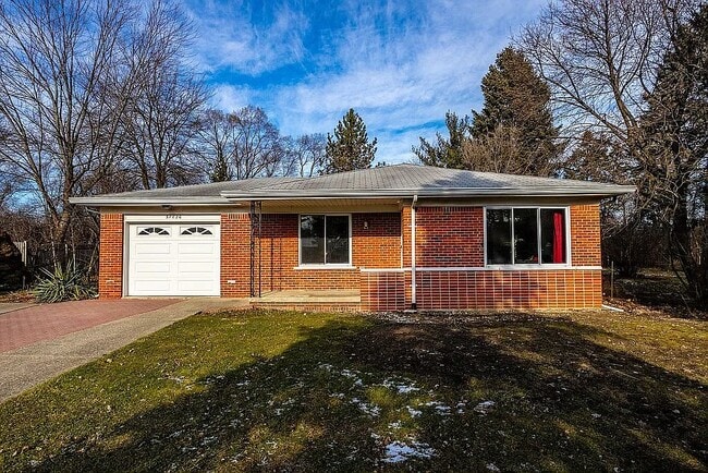 Building Photo - 37820 Dardanella St