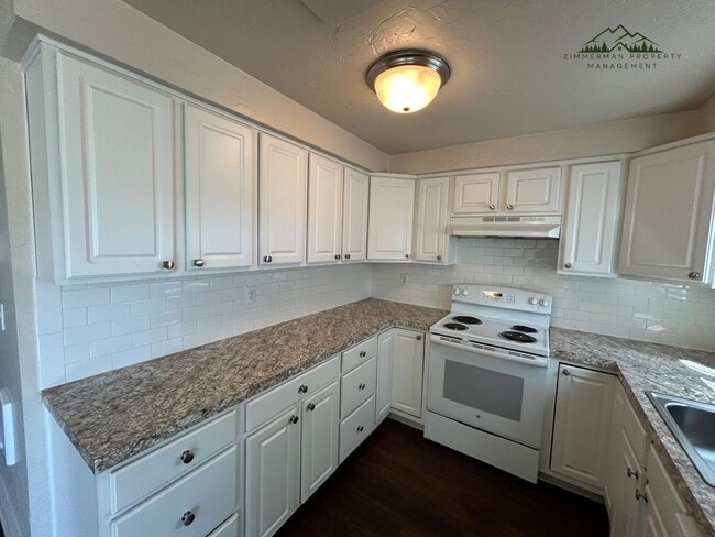 Photo - 953-955 N Cloverleaf Lp. Apartment