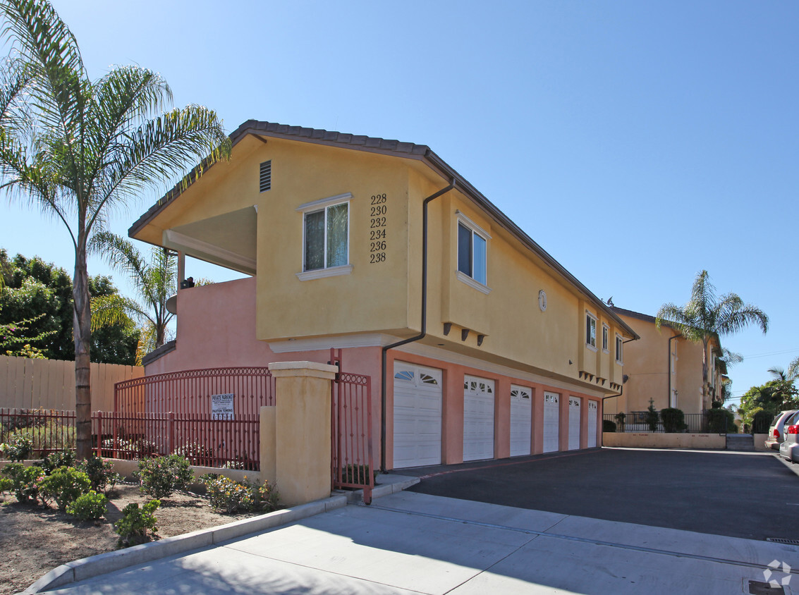 Primary Photo - 228-238 Palm Ave