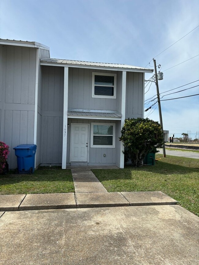 Building Photo - 1637 N James Ave