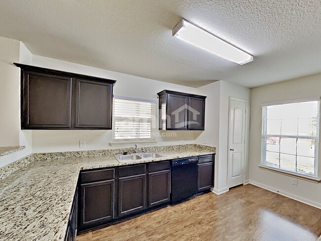 Foto del edificio - 7329 Canyon Light
