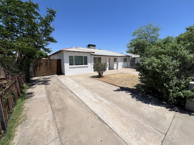 Foto del edificio - 3228 W Missouri Ave