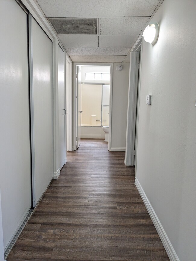 Building Photo - 326 S Manhattan Pl