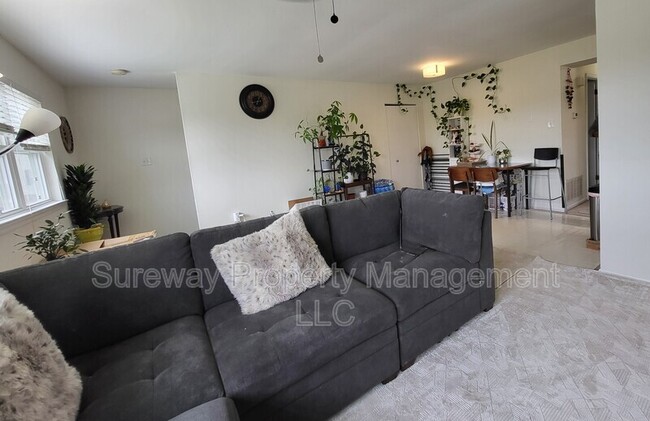 Building Photo - 505 Corinthian Ave