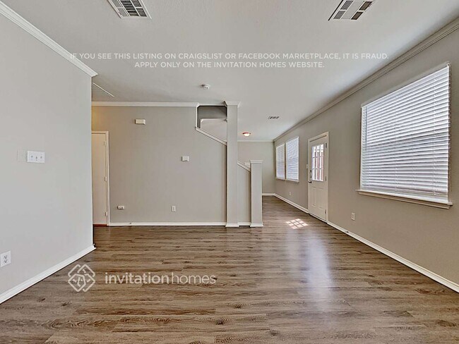 Foto del edificio - 9313 Newport Ln