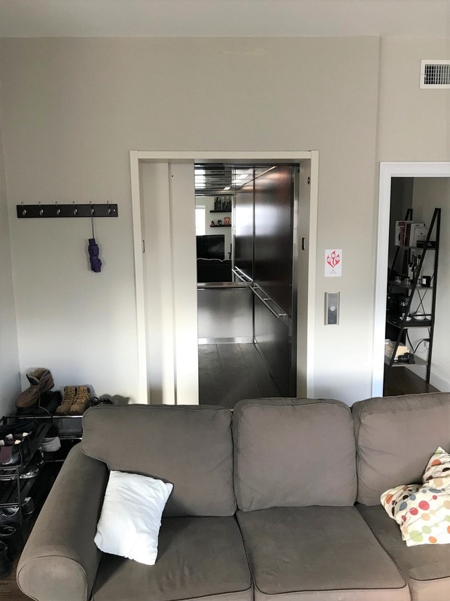 Building Photo - 493-497 Commonwealth Ave