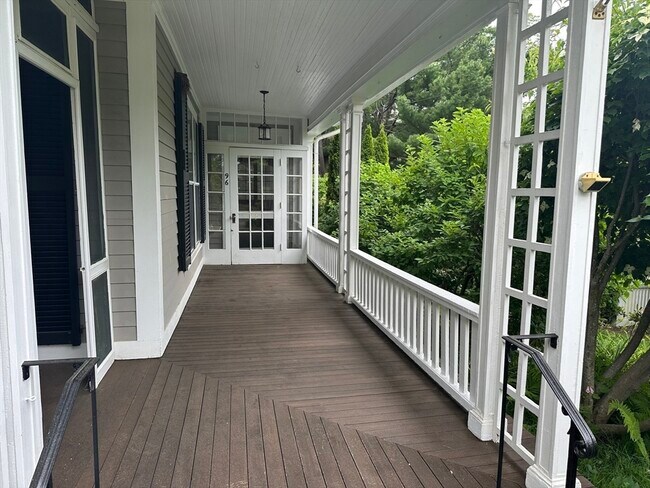 Foto del edificio - 96 Beach Bluff Ave