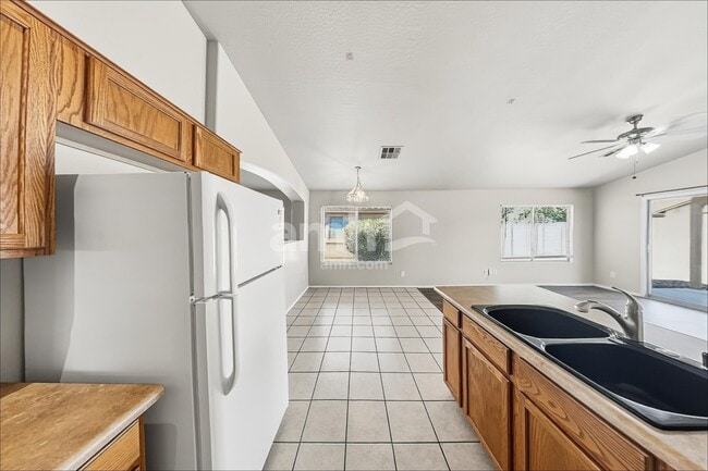 Foto del edificio - 16660 W Cottonwood St