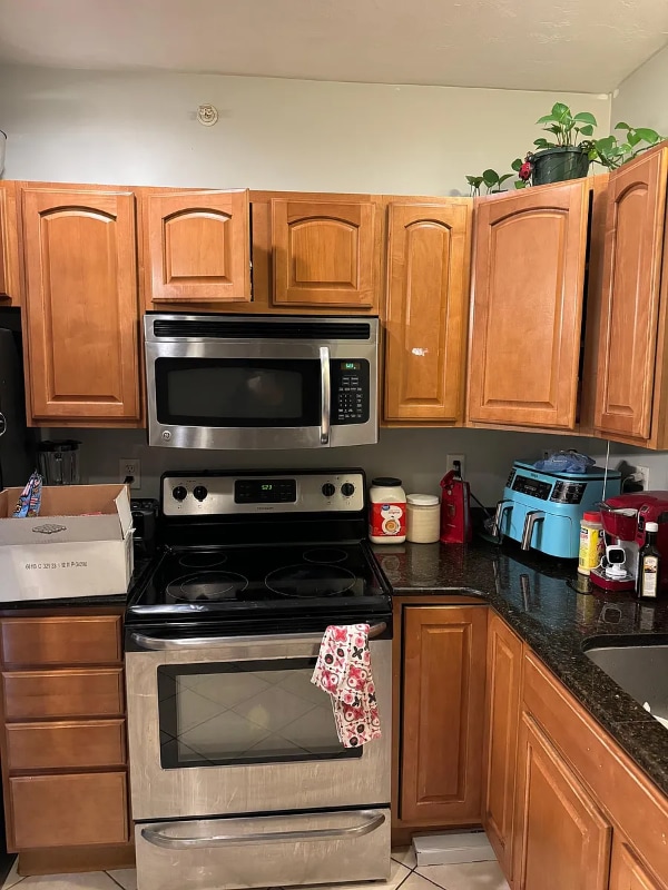 Building Photo - 143 Providence St