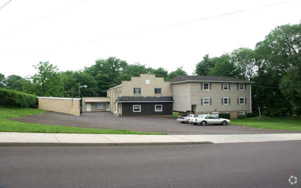 Primary Photo - 142 West St