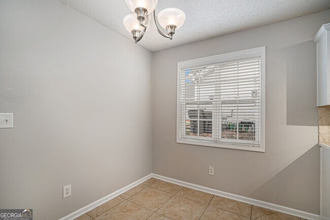 Building Photo - 616 Amelia Creek Ct SE