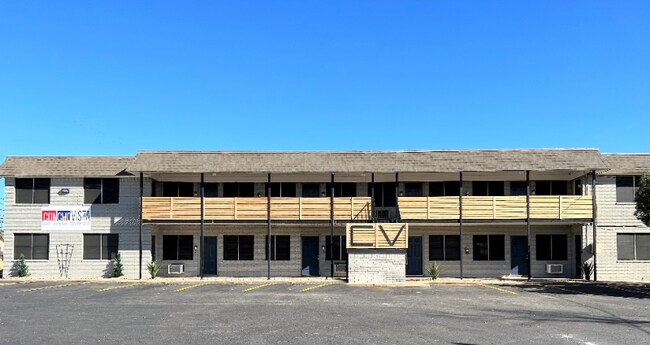 Building Photo - 505 E Harris Ave