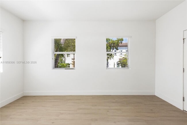 Foto del edificio - 628 Santander Ave