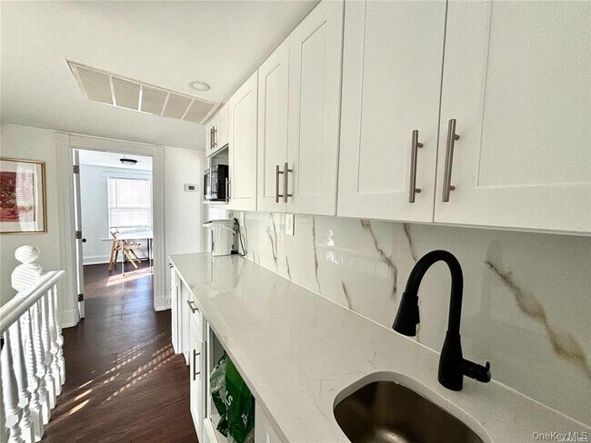 Foto del edificio - 1433 Old Northern Blvd