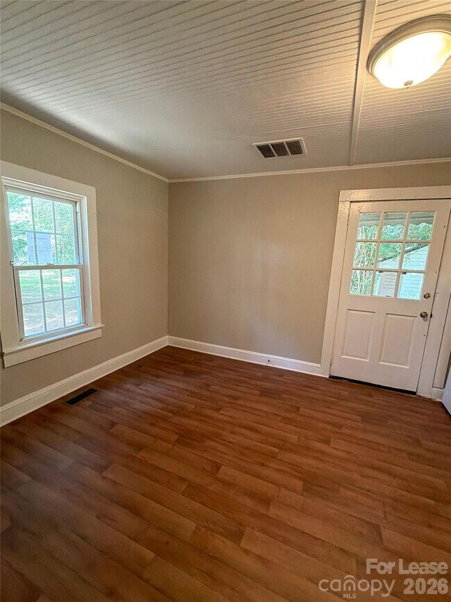 Foto del edificio - 3516 Eastway Dr