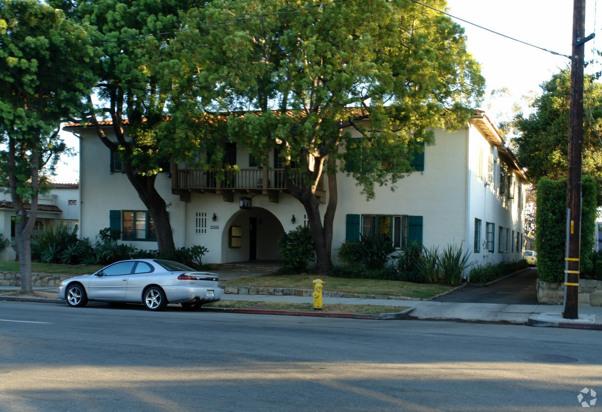 Primary Photo - 2333 De La Vina St
