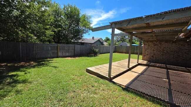 Foto del edificio - Great 3 Bedroom Home in Yukon!  $1450!