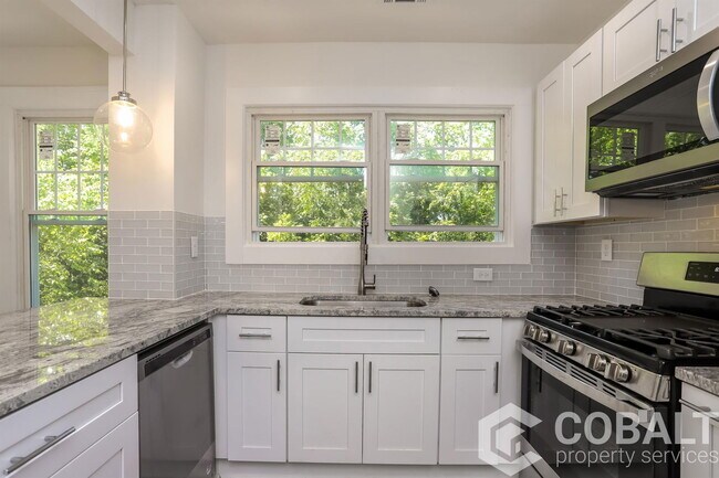 Foto del edificio - 678 Moreland Ave NE