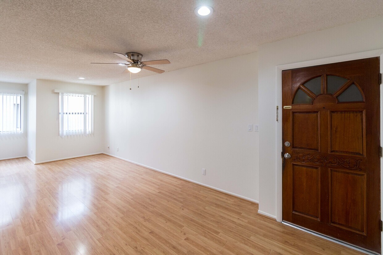 Primary Photo - 320 W Lomita Ave