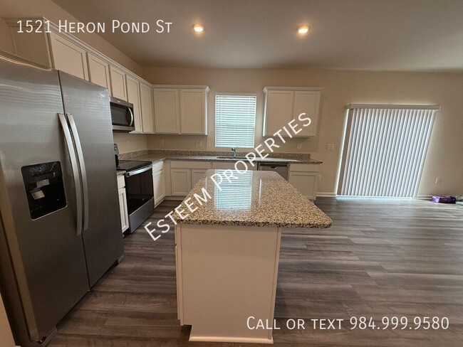 Foto del edificio - 1521 Heron Pond St