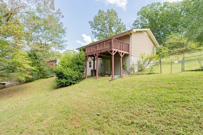 Building Photo - 3 Bedroom, 2 Bath Charmer in Ringgold, GA!!