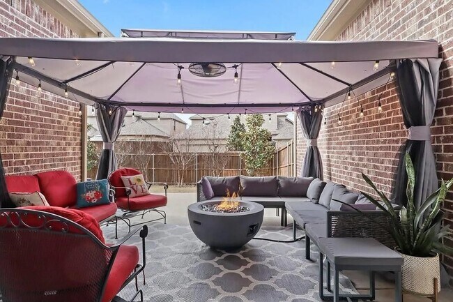 Foto del edificio - 7611 Ridgebluff Ln