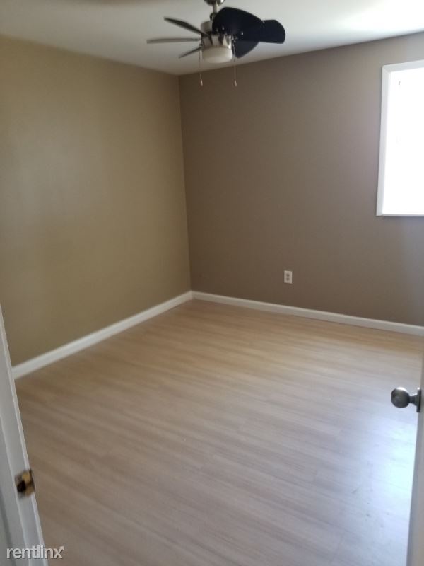 Building Photo - 1 br, 1 bath Apartment - 109 W Railroad St