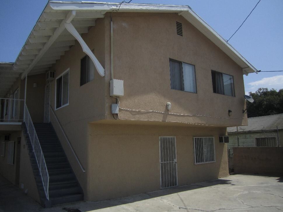 Building Photo - 1240 W 90th St